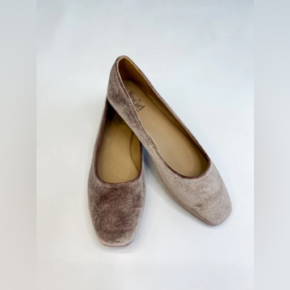 NEW HEY GIRL BY CORKYS OVER IT TAUPE VELVET FLATS, SIZE 8